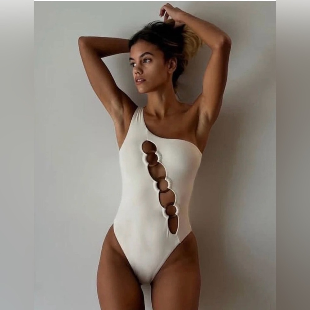 WeWoreWhat one shoulder o-ring one piece